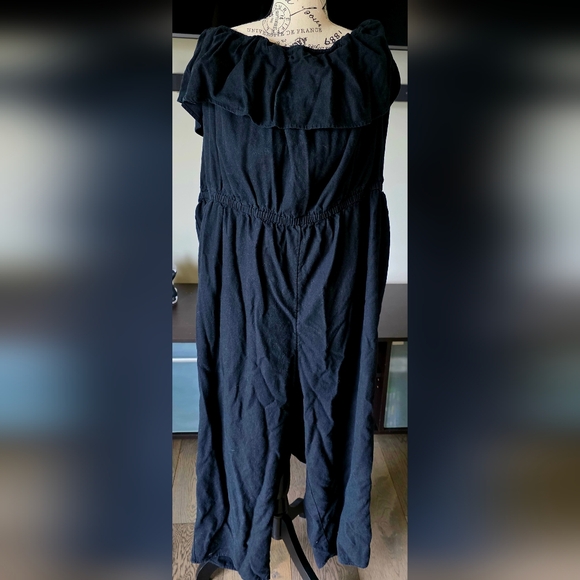 Women's Plus Size 4X Black Capri Jumpsuit with Ruffle Top Detail Off Shoulder - Picture 4 of 12